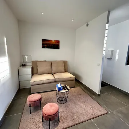 Maisonnette 2 Pers Confort Pres De Paris Holiday home Bobigny